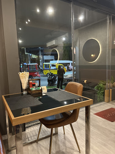 Burger Saloon - การบริการอาหารและที่พัก