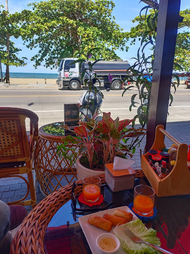 Opinii despre Little Mook Cafe în อำเภอบางละมุง - การบริการอาหารและที่พัก