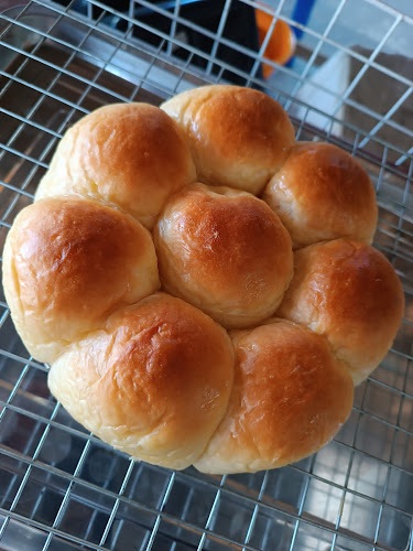 ขนมนุชเบเกอรี่และอาหารตามสั่ง - การบริการอาหารและที่พัก