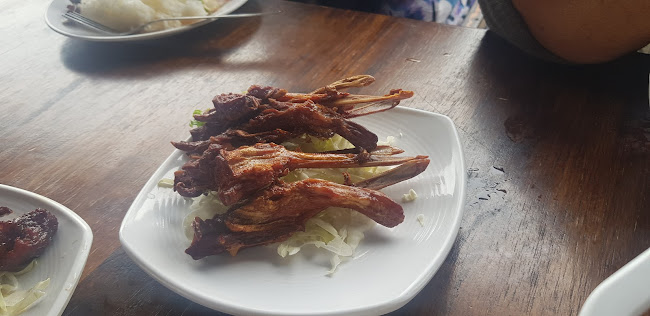 ครัวสะแตกแดกตับ - การบริการอาหารและที่พัก