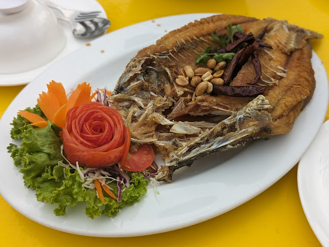 Sense of the sea - การบริการอาหารและที่พัก