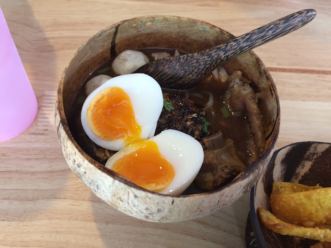 Coffee More Khonkaen ร้านคอฟฟี่ มอร์ ขอนแก่น - การบริการอาหารและที่พัก