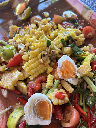 ส้มตำ/น้ำชง ลองเบิ่ง - การบริการอาหารและที่พัก