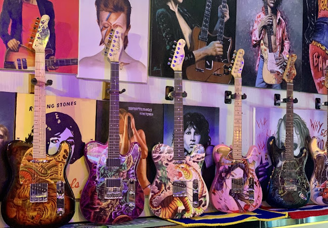 New Bar - การบริการอาหารและที่พัก