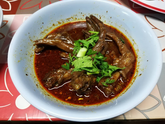 ก๋วยเตี๋ยวเป็ดโชกุน สูตรพริกเผา ตลาดโต้รุ่งหนองระบู - การบริการอาหารและที่พัก