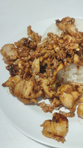 ข้าวแกงหน้าวัดสระแก้ว - การบริการอาหารและที่พัก