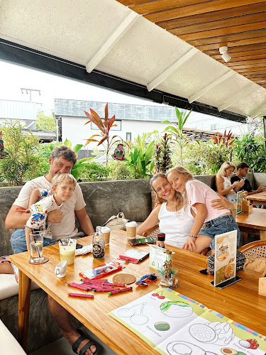 Comentarii opinii despre Coco's Nai Harn Cafe