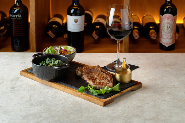 Kindee Pizzeria & Steak House - การบริการอาหารและที่พัก