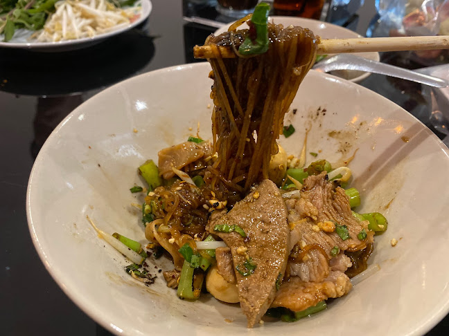 นัวร์ ส้มตำ สตรีทฟู้ด สาขา 2 - Thai Street Food - การบริการอาหารและที่พัก