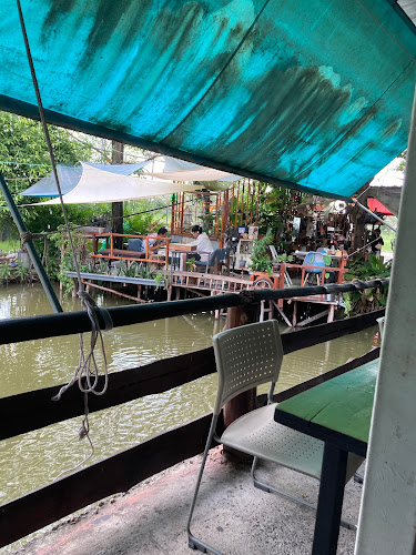 Opinii despre ร้านชมคลอง​ (ป้าเปิ้ล)​ก๋วยเตี๋ยวเรือ, ผัดไทย, อาหารตามสั่ง, สเต็ก, กาแฟสด în อำเภอธัญบุรี - การบริการอาหารและที่พัก