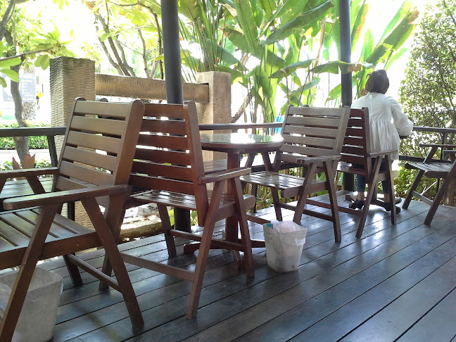 คาเฟ่ อเมซอน สาขา ถนนมุขมนตรี - การบริการอาหารและที่พัก