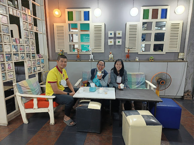 ไอศกรีมกะทิสดแม่เล็ก - การบริการอาหารและที่พัก