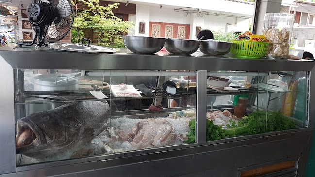 ยอดผักเมืองทอง ราดหน้า - อำเภอปากเกร็ด