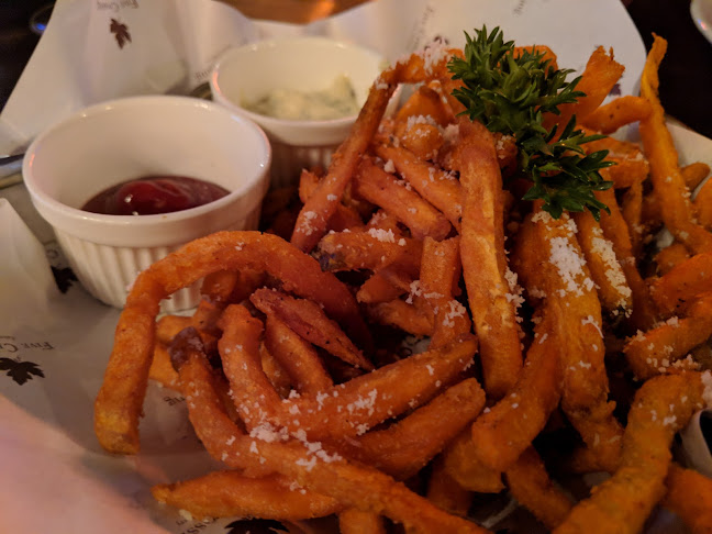 Opinii despre Five Crossing în อำเภอปากเกร็ด - การบริการอาหารและที่พัก