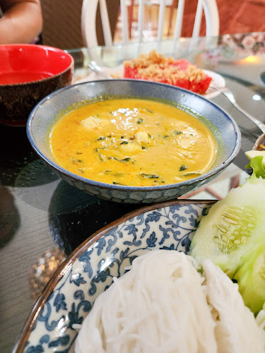 231 ร้านพิเศษ ตั้งอยู่ในโรงแรมสิริ ใกล้ๆที่ว่าการ ถ. เยาวราช อำเภอเมืองภูเก็ต ภูเก็ต 83000