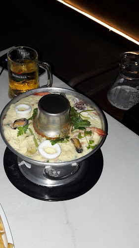 คาเฟ่ เดอ บีช พัทยา - การบริการอาหารและที่พัก