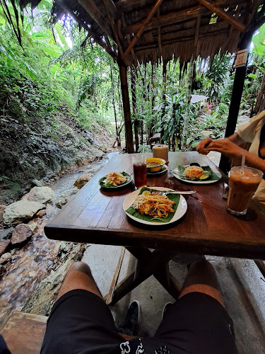 Opinii despre บ้านสวนลุงรงค์ Suan Lung Rong. Cafe'and restaurant în อำเภอเมืองภูเก็ต - การบริการอาหารและที่พัก