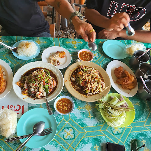 ส้มตำเจ้อุ๊ - การบริการอาหารและที่พัก