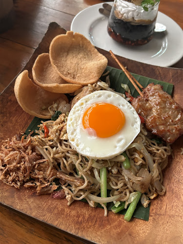 Naughty Nuri's Phuket - การบริการอาหารและที่พัก