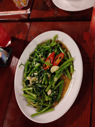 No.6 Restaurant Up The Hill - การบริการอาหารและที่พัก