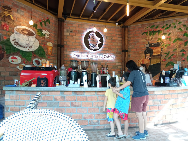 วาวี คอฟฟี่ @ชมจันทร์ เฮือ ฮักมูล - การบริการอาหารและที่พัก