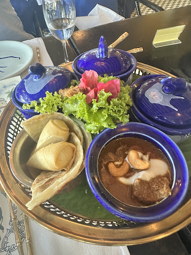 Blue Elephant - การบริการอาหารและที่พัก