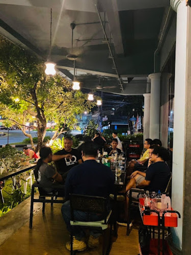 Roengjit Cafe Phuket - การบริการอาหารและที่พัก