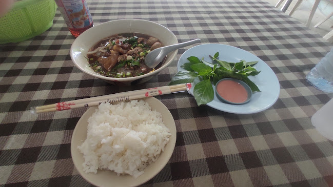 ร้านก๋วยเตี๋ยวเนื้อตุ๋นยาจีนต้นมะขามกรมชล - การบริการอาหารและที่พัก