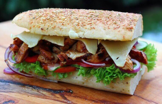 Subway Pathong Beach - การบริการอาหารและที่พัก