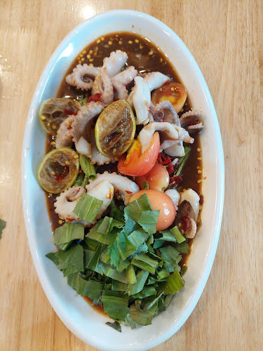 ตำเหลาข้าวเหนียว - การบริการอาหารและที่พัก