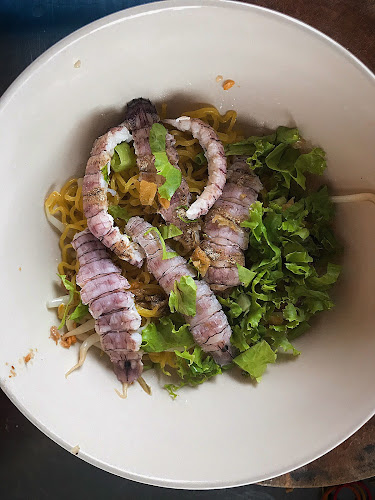 เจ๊แตน เย็นตาโฟกั้งวัดใหม่ - การบริการอาหารและที่พัก