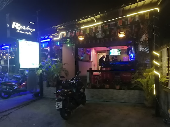 Red Lounge Bar - การบริการอาหารและที่พัก