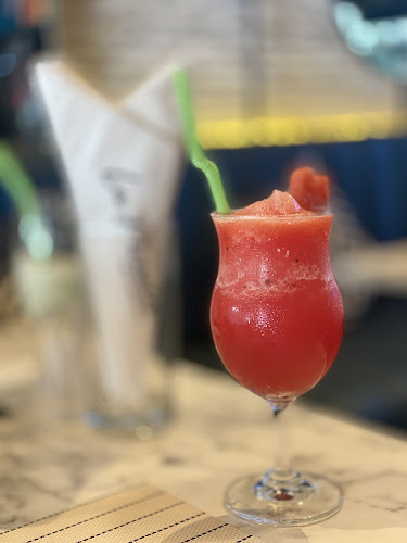 ลา พิคโคล่า คาเฟ่ แอนด์ เรสเตอรรอง - การบริการอาหารและที่พัก