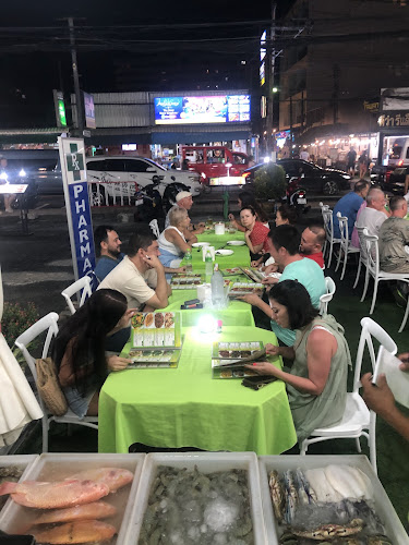 Opinii despre THE NEW Restaurant în อำเภอกะทู้ - การบริการอาหารและที่พัก