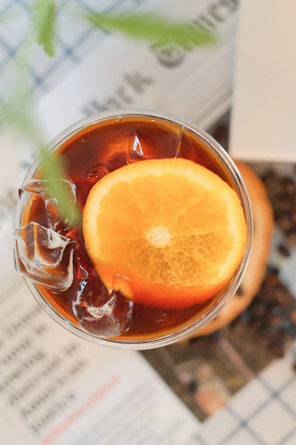 Up to me cafe บางบัวทอง - การบริการอาหารและที่พัก