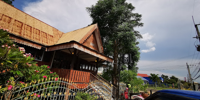 Behind The Time Cafe - การบริการอาหารและที่พัก