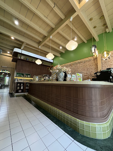 Cheevit Cheeva Phuket - การบริการอาหารและที่พัก