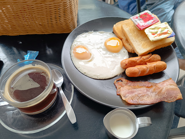 At All Cafe - อำเภอบางละมุง