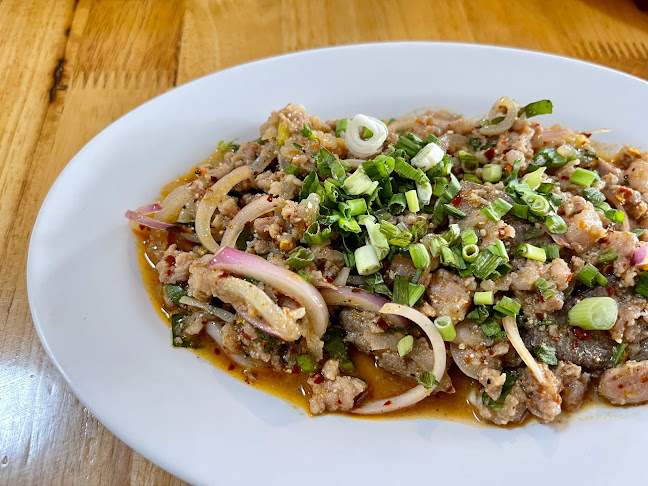 ข้าวแกงเจ๊จวบ ร้านใหม่ by อุ้ม & โจ้ - การบริการอาหารและที่พัก