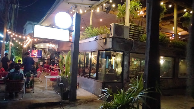 ระเริง​ลิ้น - การบริการอาหารและที่พัก