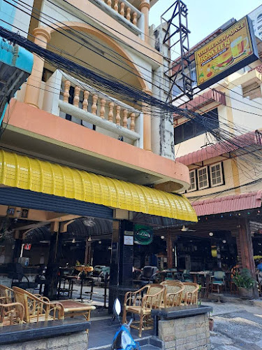 The Beach Place Jomtien - การบริการอาหารและที่พัก