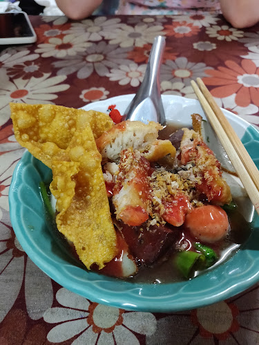 โกยูร หมี่ฮกเกี้ยน - การบริการอาหารและที่พัก