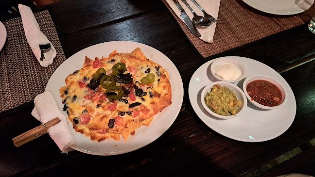 ศาลา เม็กซิกาลี - การบริการอาหารและที่พัก