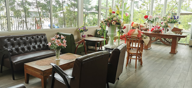 เป็ดเหล่ากง แหลมฉบัง - การบริการอาหารและที่พัก