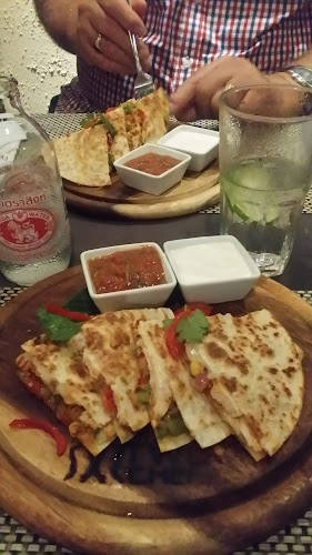 Two Chefs Kata Beach - การบริการอาหารและที่พัก