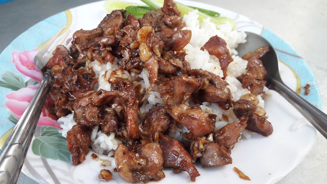 Opinii despre พี่เพ็ญอาหารตามสั่งสวนเทศบาลเเหลมฉะบัง în อำเภอศรีราชา - การบริการอาหารและที่พัก