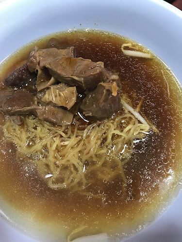 ราชาก๋วยเตี๋ยวหมูตุ๋น-เนื้อตุ๋น(หัวมุมตลาดพระรูปคลองสอง) - การบริการอาหารและที่พัก