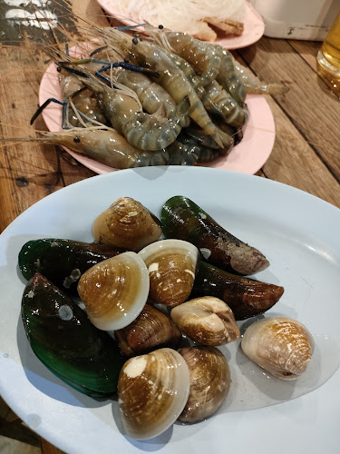 ร้านร่มโพธิ์ - การบริการอาหารและที่พัก