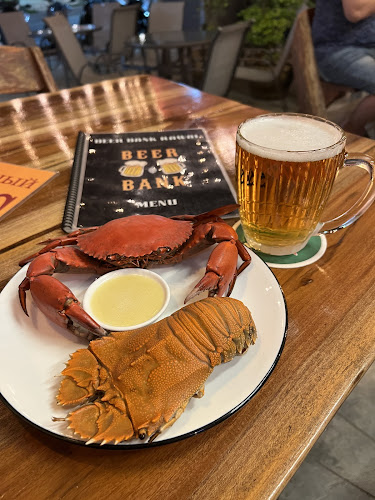 Beer Bank Rawai - การบริการอาหารและที่พัก