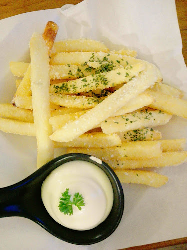 โซลมายด์ อุดรธานี - การบริการอาหารและที่พัก